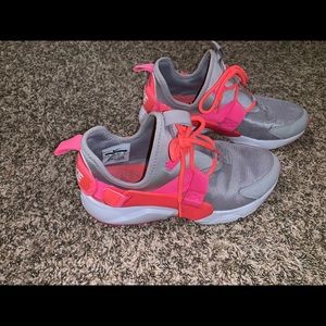 Size 9 Nike Huaraches
